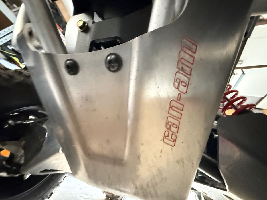 Osłony spodu can am