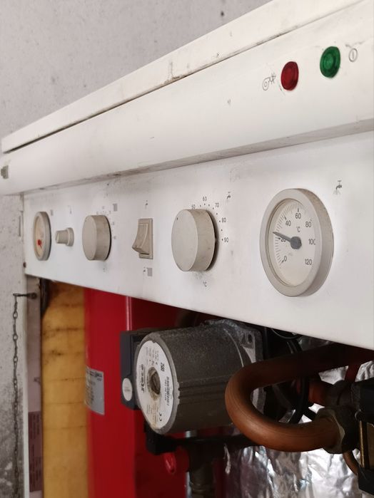 Caldeira de aquecimento de águas de dois circuitos