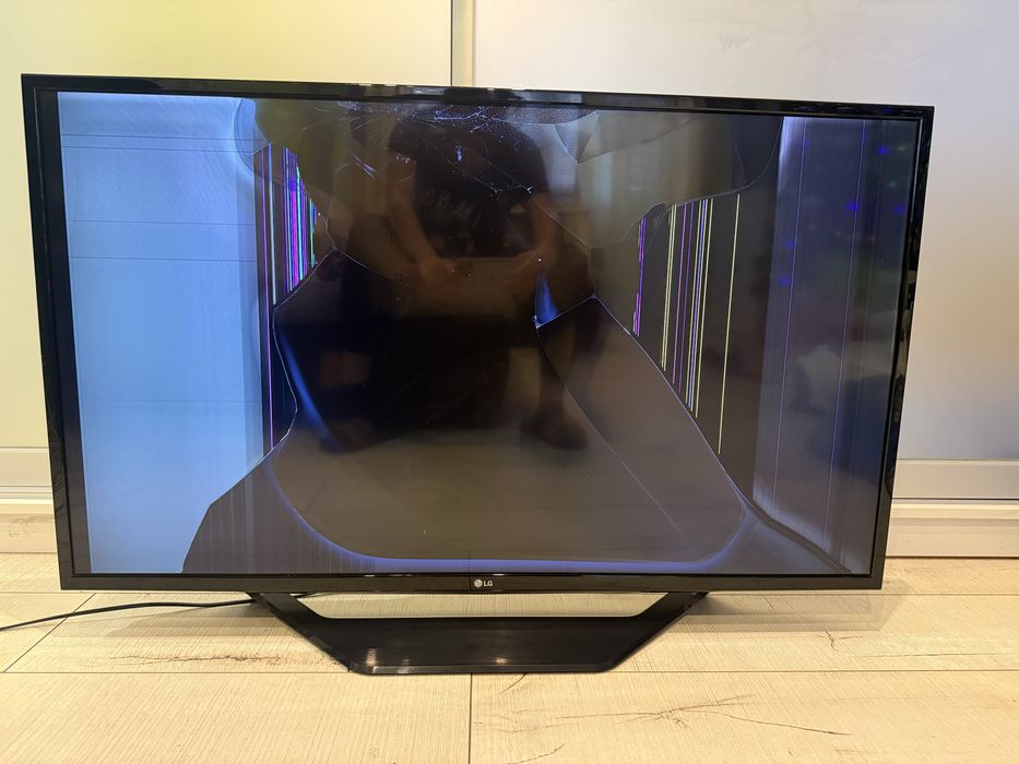 Телевізор LG 43LH590V
