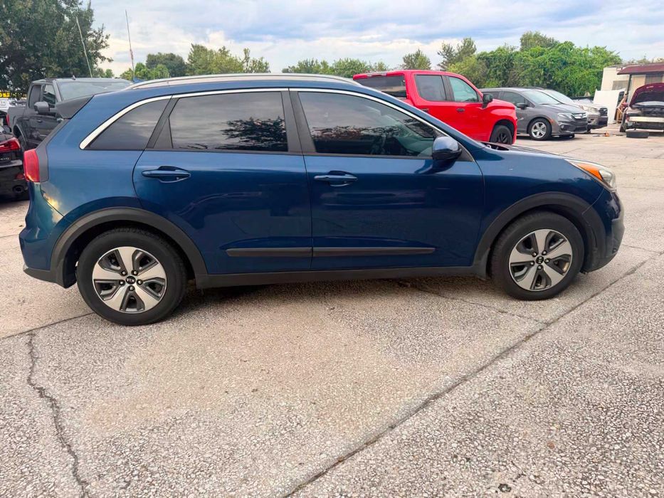 Kia Niro LX      2018