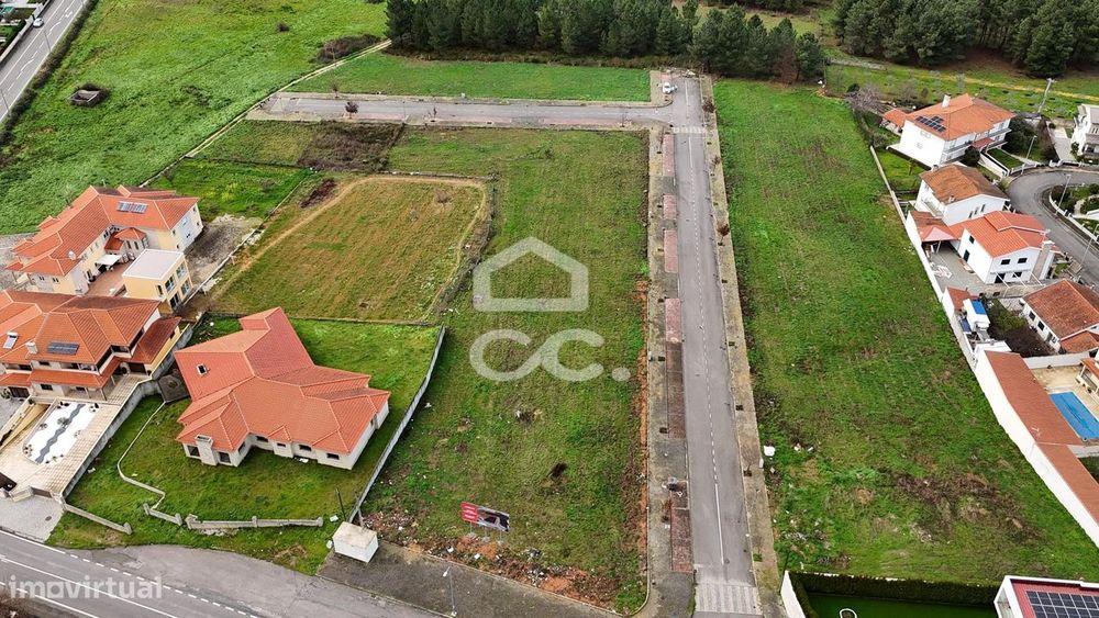Lote de terreno destinado à construção de moradia, situado em uma loca
