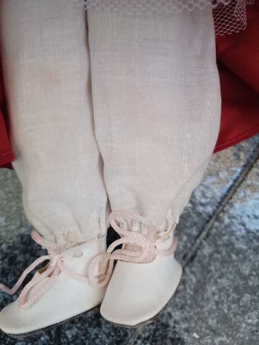 Boneca de porcelana com defeito