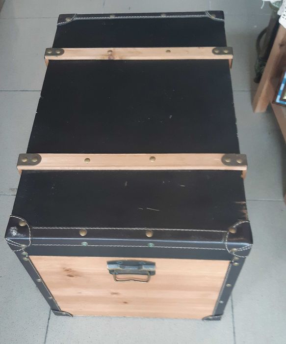 Belíssimo Baú em Madeira