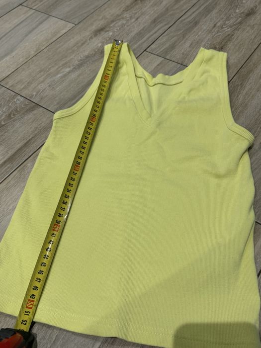Майка лимонного кольору