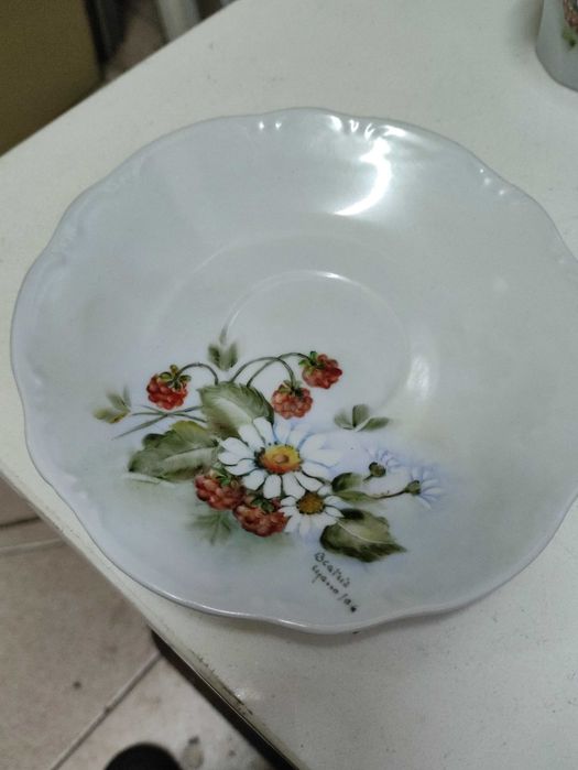 Conjunto de 2 chavenas e pires Pintado a mao assinado