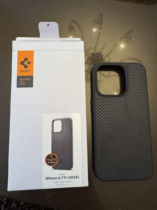 Чехол Spigen Mag Armor Case with MagSafe на айфон 15 pro
