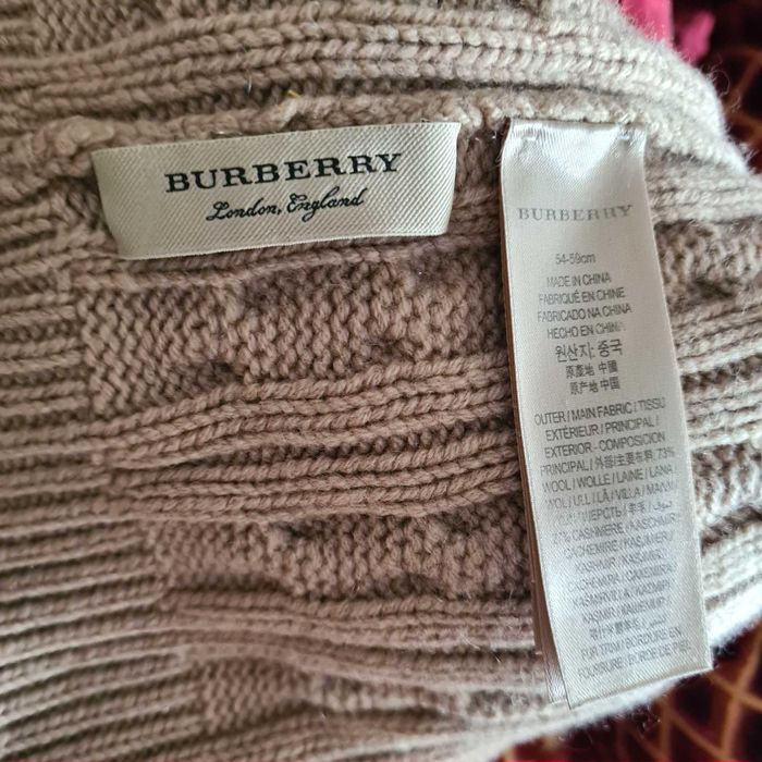 Czapka "Burberry" z pomponem z lisa