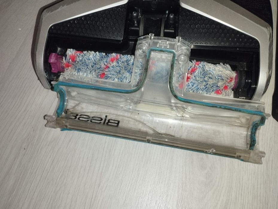 Aspirador vertical Bissell CrossWave C3 multifunções com base de apoio