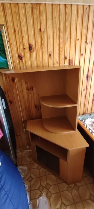 Продам книжні полиці і тумба під  телік.