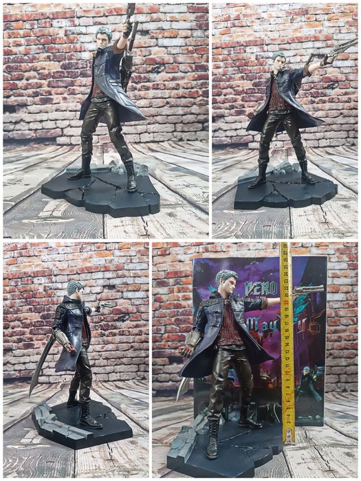 Колекційні фігурки з гри Devil May Cry.