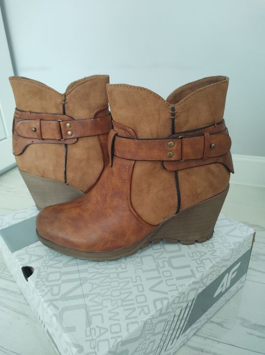 Buty damskie na koturnie 39