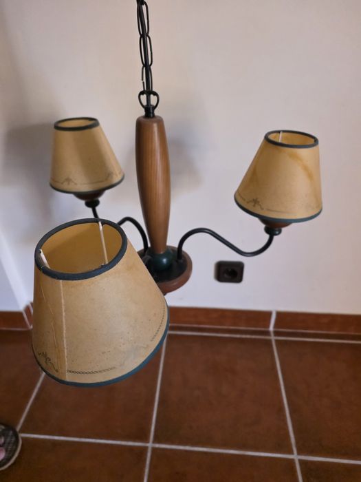 Candeeiro em madeira de teto