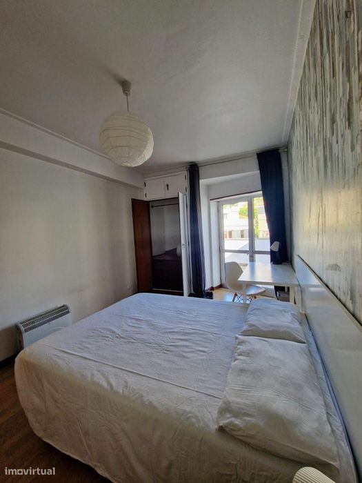 Quarto - localizado em  Coimbra