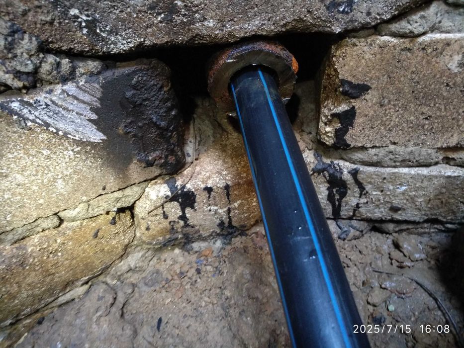 Нема  тиску води? Прочистка старих водопроводних труб заміна аварійних