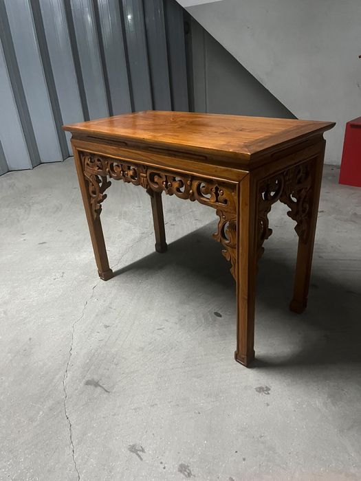 Consola Balinesa em teca