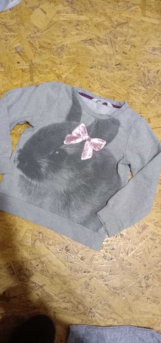 продам кофточки на дівчинку на зріст 128-134 см на 8-9 років