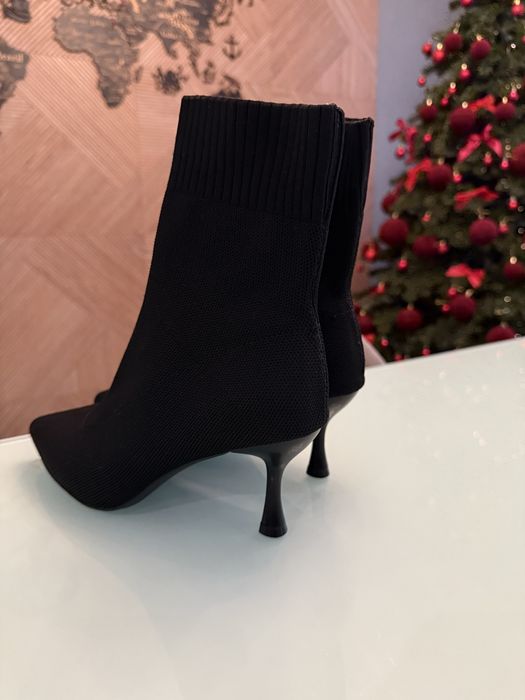 Ботильйони жіночі на каблуку