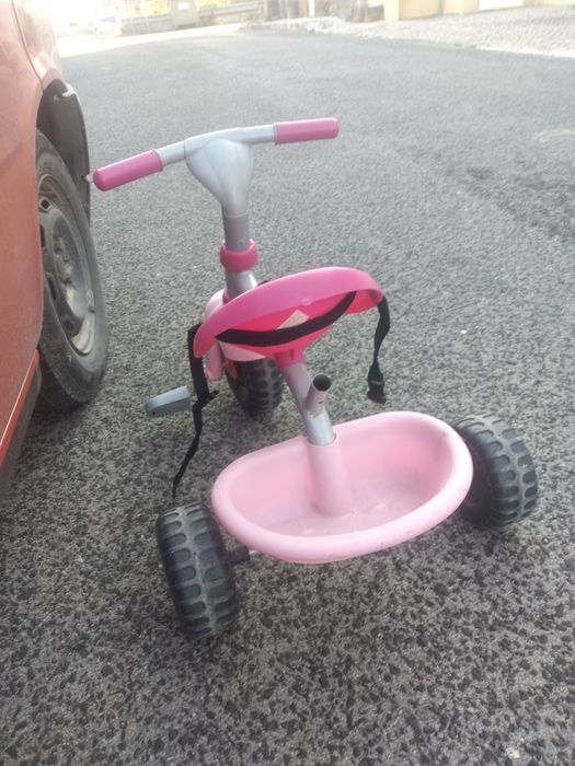 Vendo triciclo de criança por 10€ para despachar!!