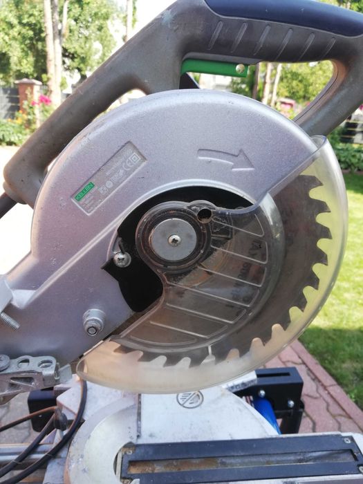 Pila ukosowa Kellen ze stolem