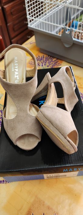 Sandália salto alto 37