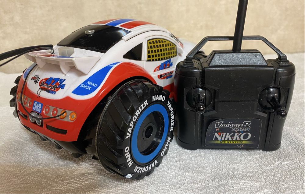 Машинка Nikko амфібія на радіокеруванні  їздить суша, вода, сніг