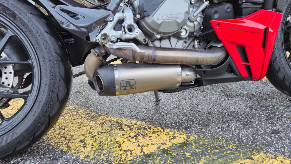 Ducati Streetfighter V2