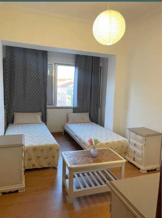 Arrendo quarto compartilhado