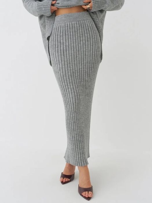 Спідниця в'язана світло-сіра 42-44 довга 85см