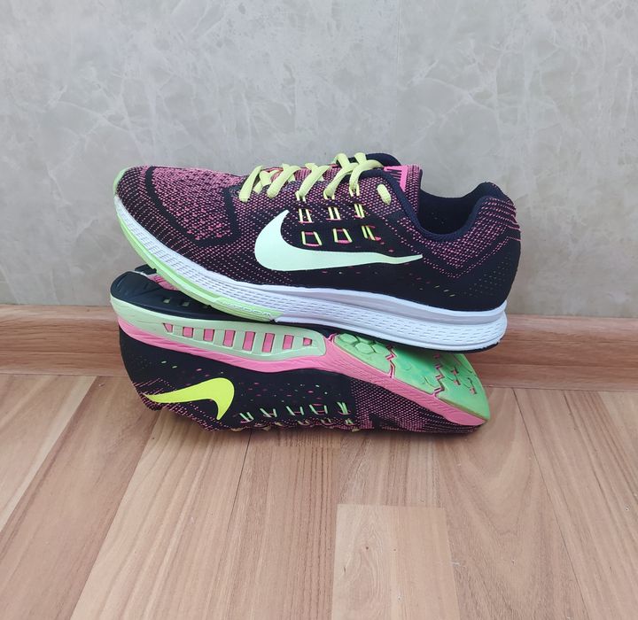 Nike- стильні кросівки (унісекс),р.39,5
