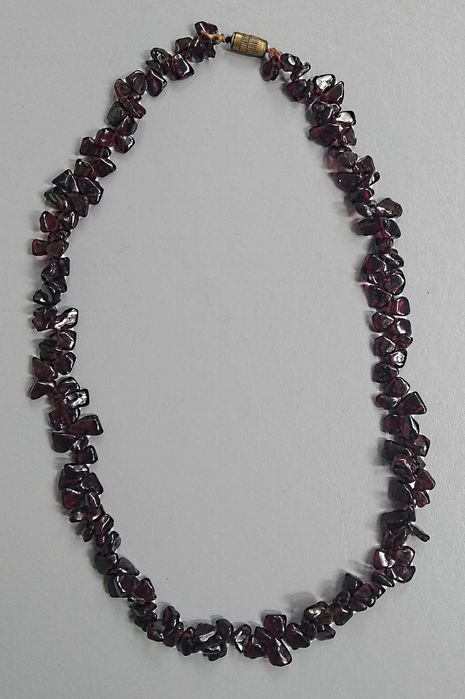 Ожерелье ( полудрагоценные камни чёрного цвета ( опал, оникс, нефрит))