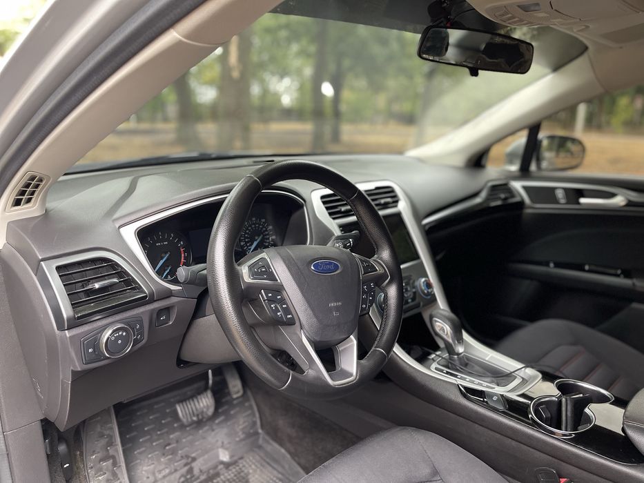 Продам Ford Fusion в гарній комплектації.