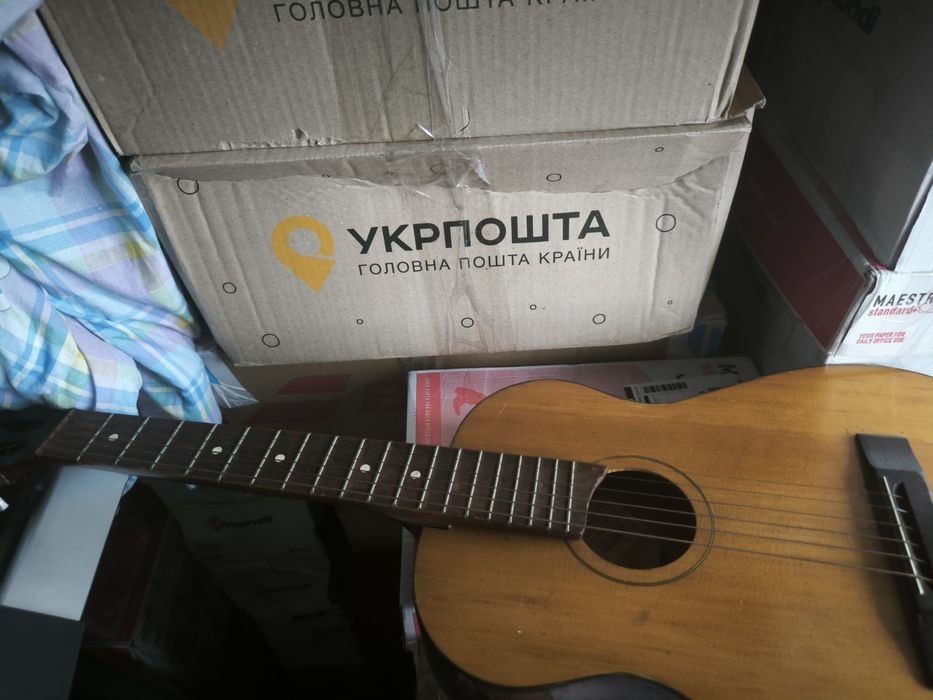 Гитара 6 - ти струнная.