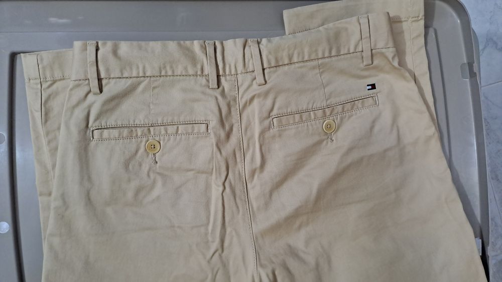 Calças bejes Tommy  Hilfiger 14 anos