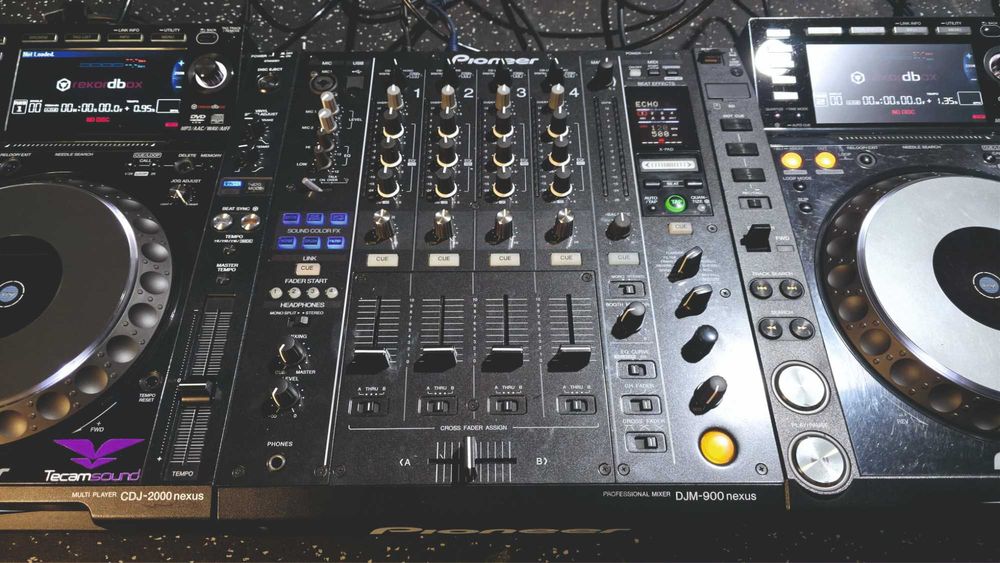 DJM900nexus + 2 CDJ2000nexus