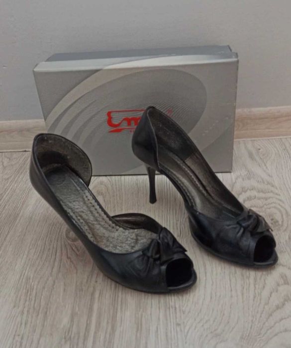 Buty na obcasie Emis