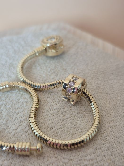 Złoty charms Stoper okrągły z białymi cyrkoniami 585