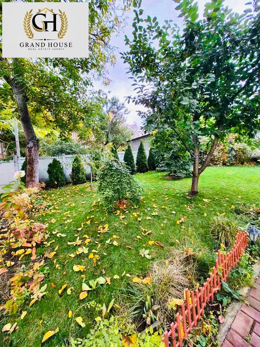 Продам елітну трикімнатну квартиру в центрі міста - 100 м².