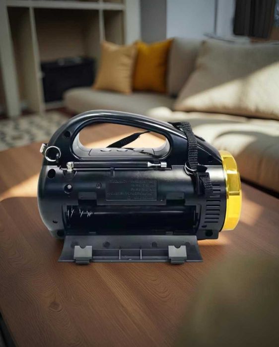 Радіоприймач з ліхтариком гучний звук зарядка від usb