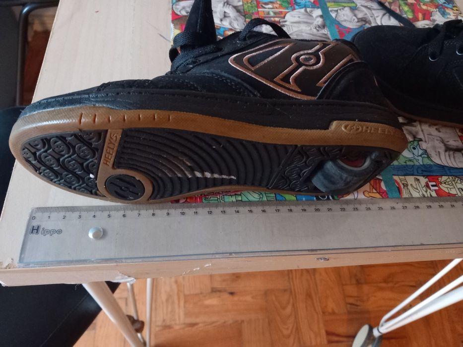 Tenis com rodas. unissexo.