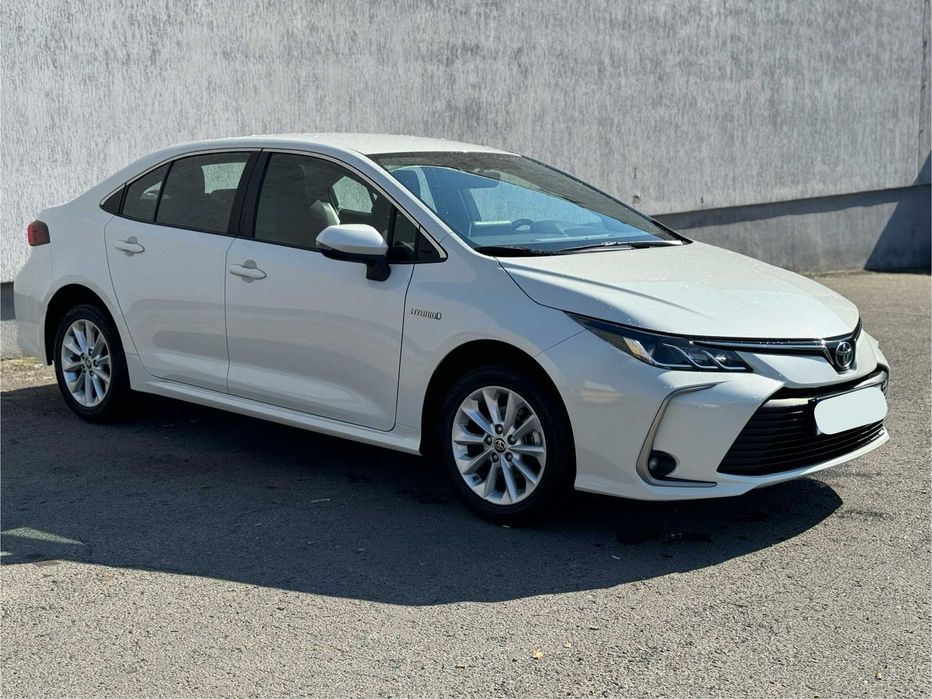 Прокат Toyota Corolla Hybrid у Львові.