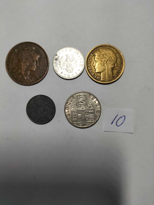 Moedas estrangeiras para coleção.  Лот 74