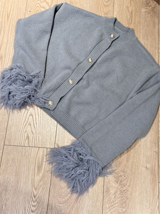 Стильний кардиган-светр з пір’ям