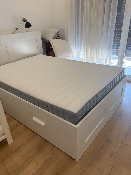 Cama Brimnes + colchao (sem cabeceira)