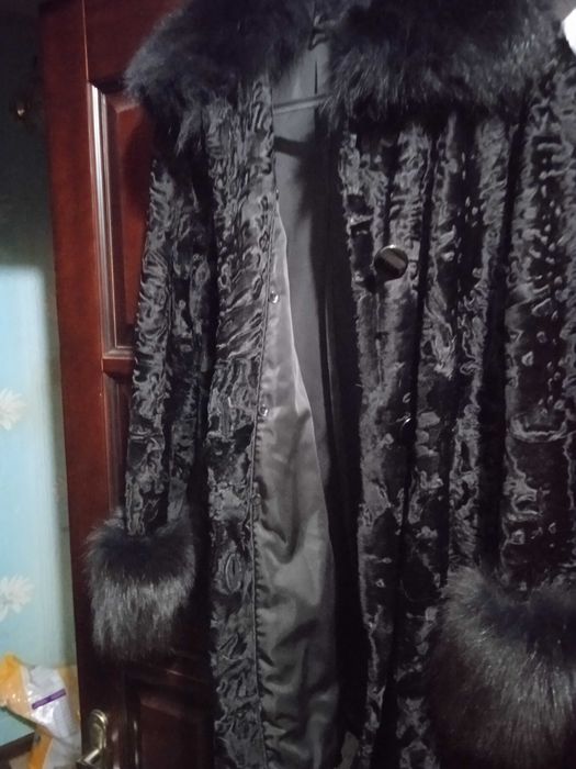 Пальто жіноче, вишукане, гарний стан 48 р