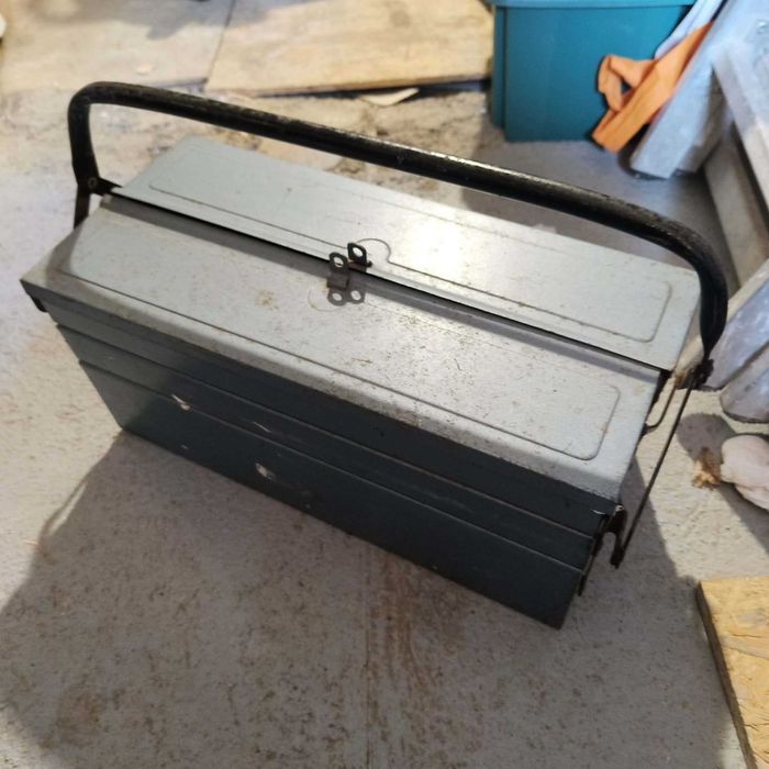 Metalowa, rozsuwana skrzynka narzędziowa - stara, porządna