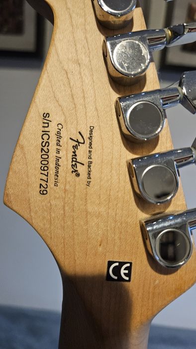 Guitarra Squier Stratocaster + Amplificador e acessórios completos