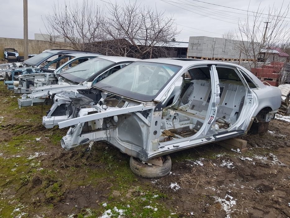 Кузов Audi a8 d2, кузов частинами, криша,ланжерон,чвертка,стойка,скло