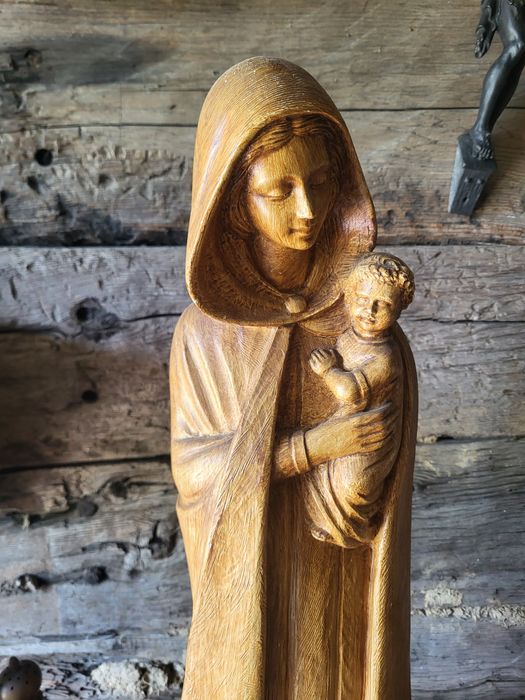 Duża figura Matka Boża z dzieciątkiem Jezus Maryja