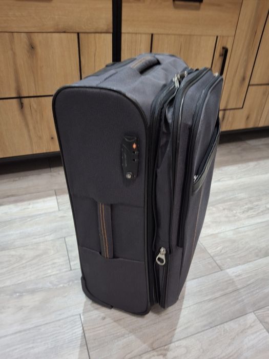 Pojemna walizka podróżna