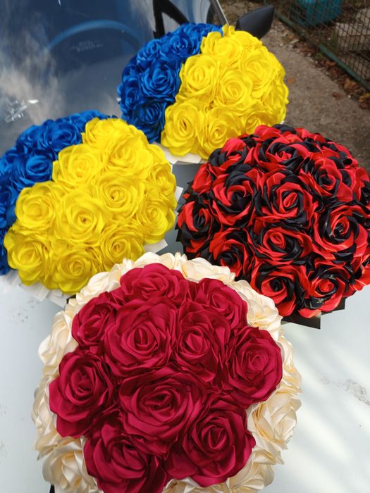 Букети з атласної стрічки під замовлення.
